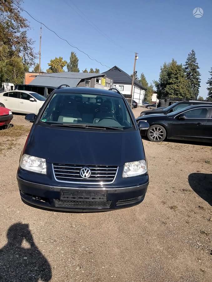 Volkswagen Sharan 2009 — rear view
