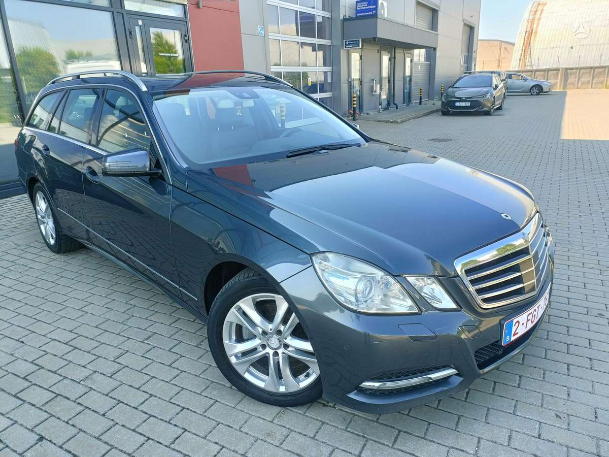 Mercedes-Benz E220 2012 — photo 10
