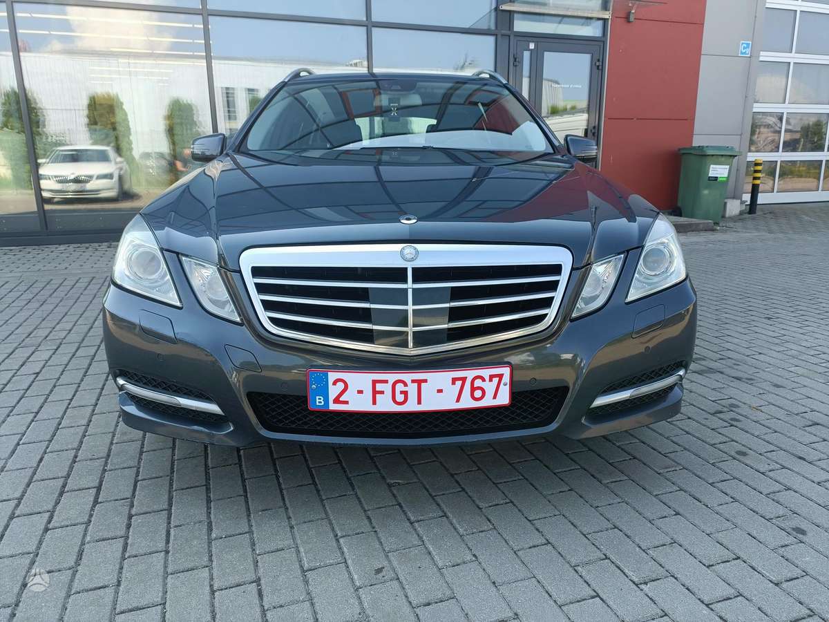 Mercedes-Benz E220 2012 — photo 11