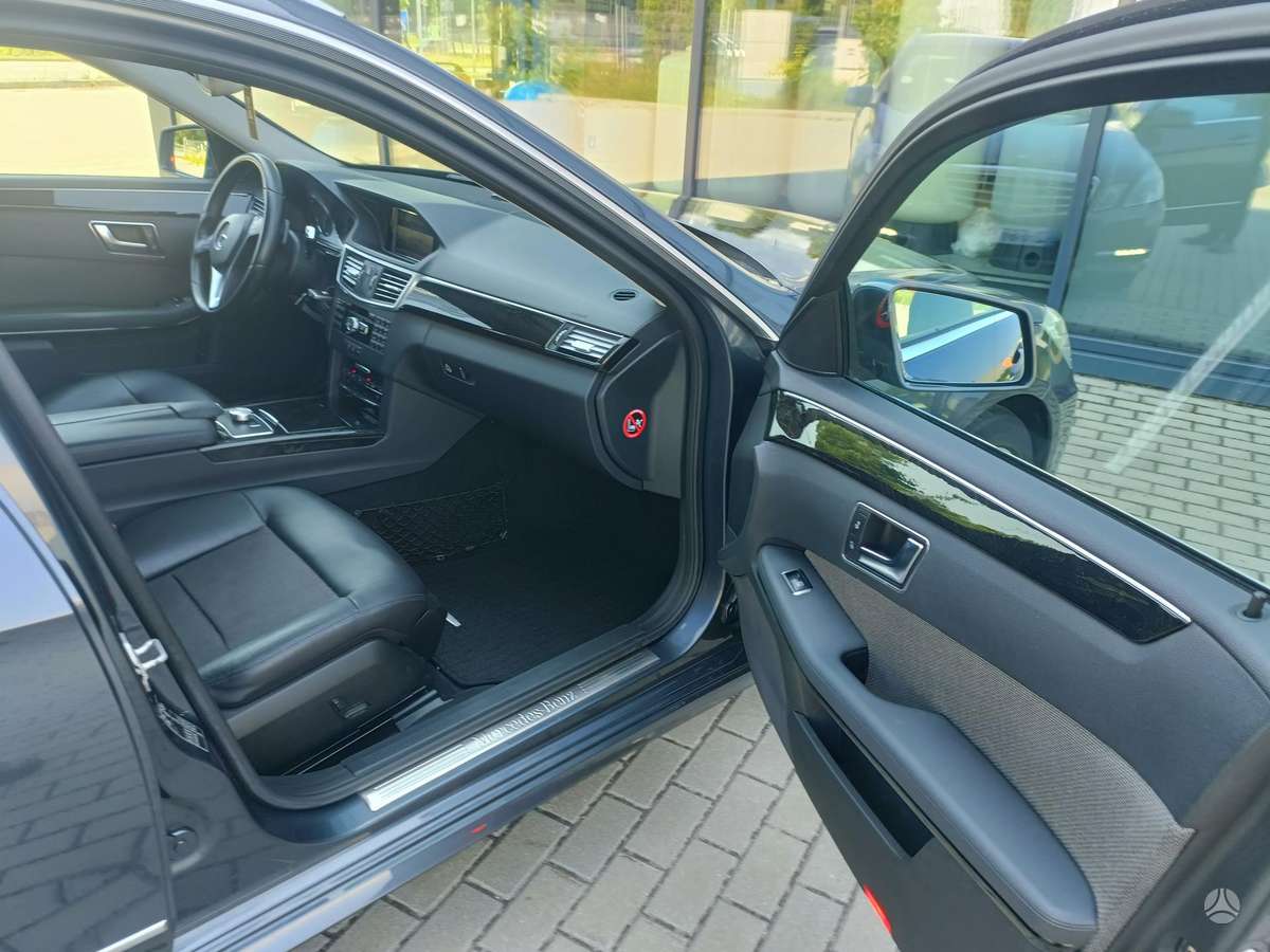 Mercedes-Benz E220 2012 — photo 12