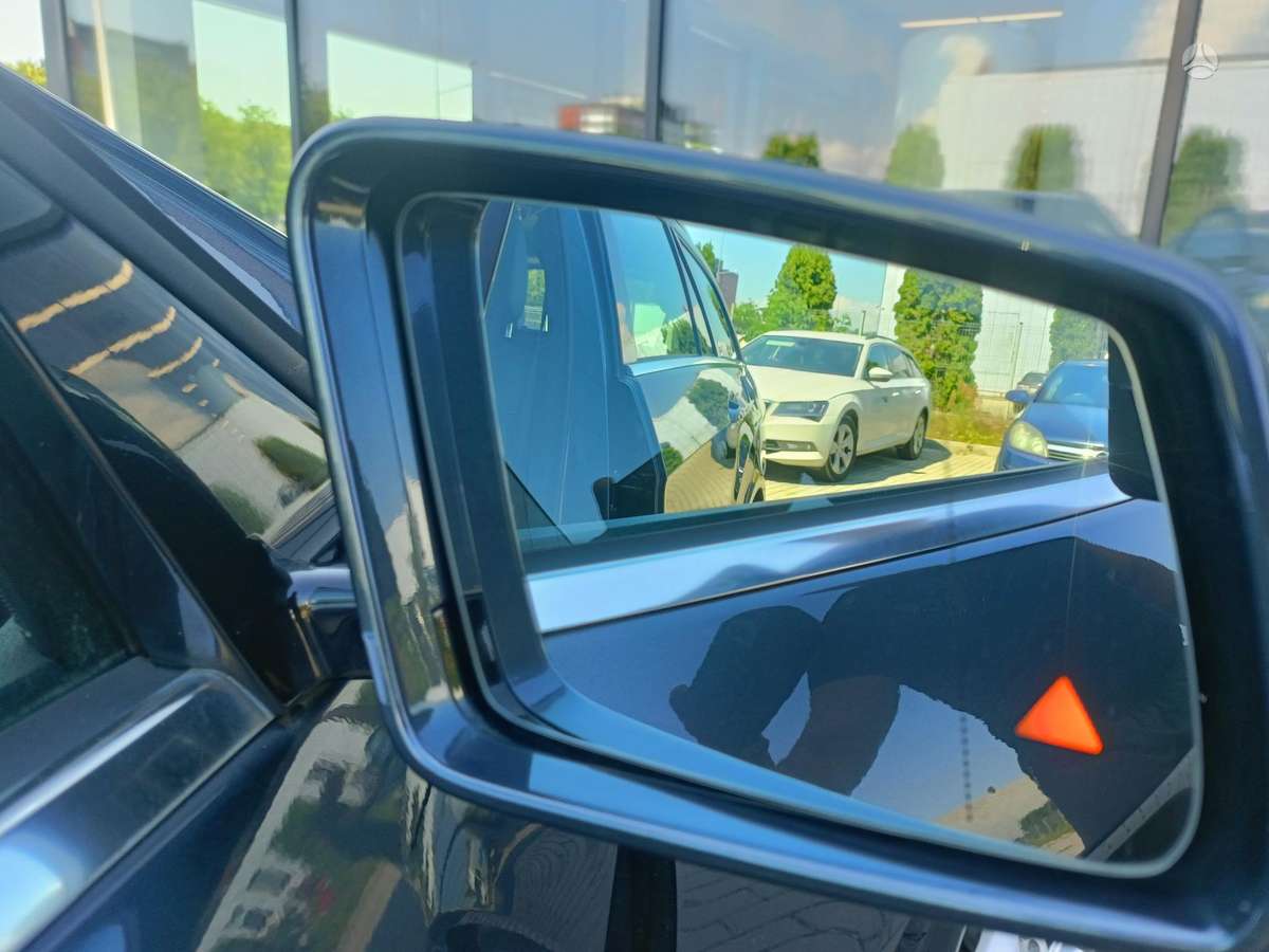 Mercedes-Benz E220 2012 — photo 13
