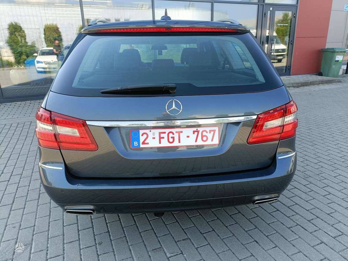 Mercedes-Benz E220 2012 — photo 15