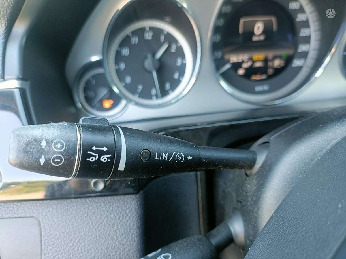 Mercedes-Benz E220 2012 — photo 16
