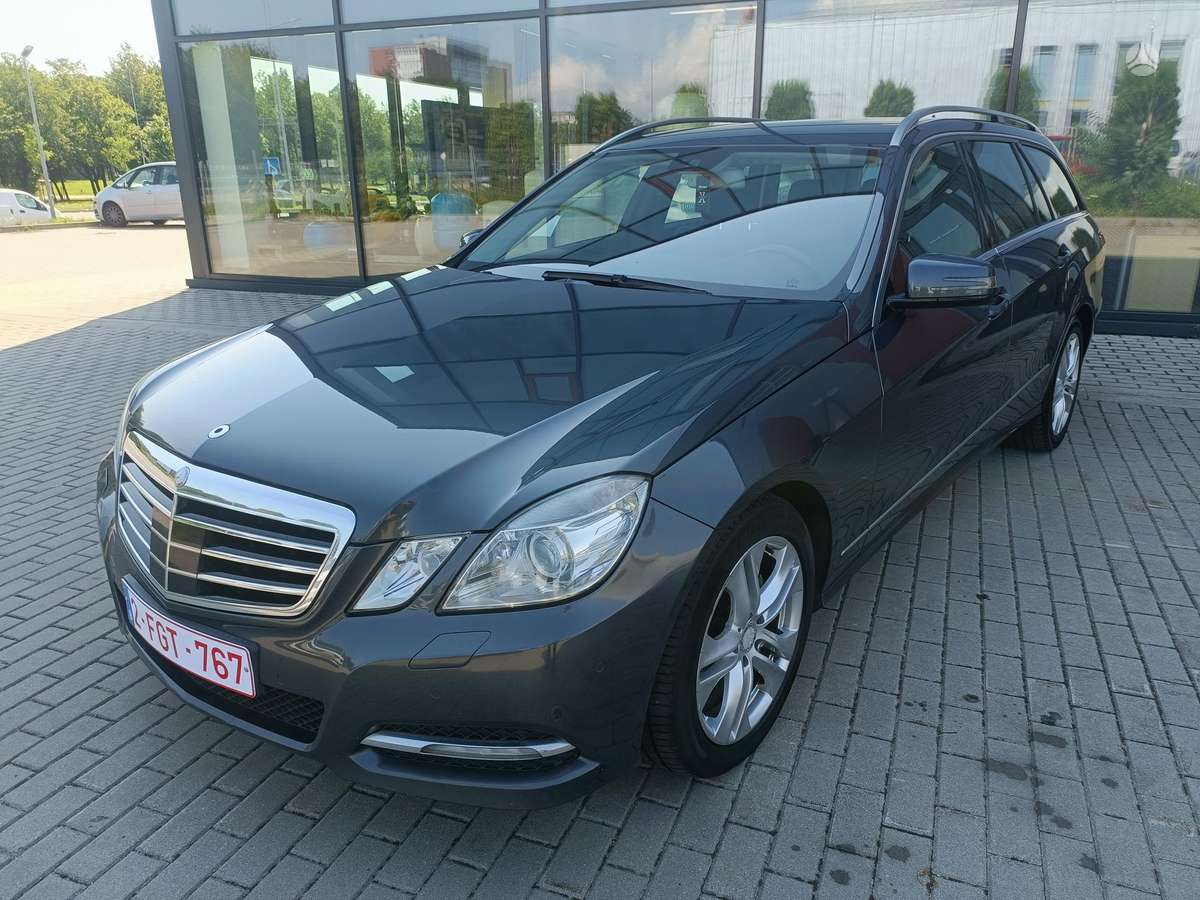Mercedes-Benz E220 2012 — photo 18