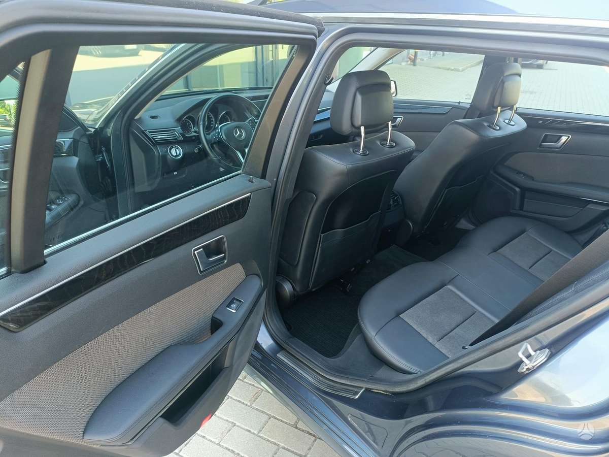 Mercedes-Benz E220 2012 — photo 25