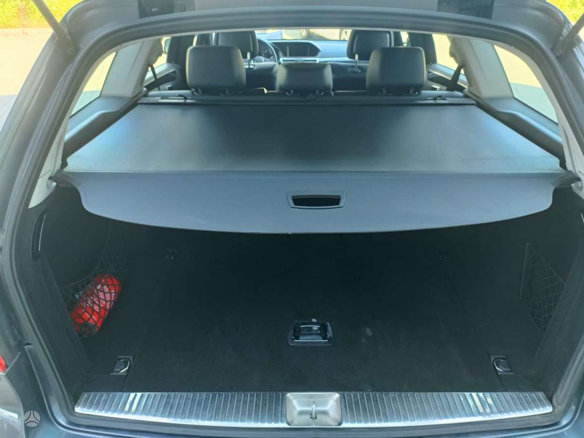 Mercedes-Benz E220 2012 — photo 28
