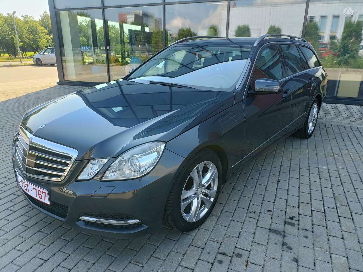 Mercedes-Benz E220 2012 — interior
