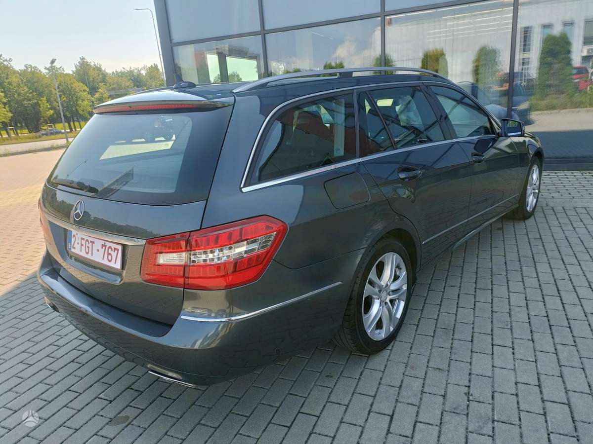 Mercedes-Benz E220 2012 — photo 31