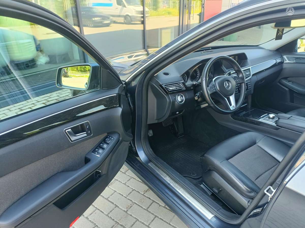 Mercedes-Benz E220 2012 — photo 8