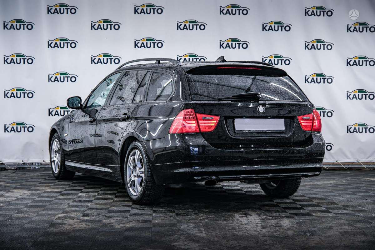 BMW 318 2009 — двигун 2000 cm³, 143 HP (105kW)