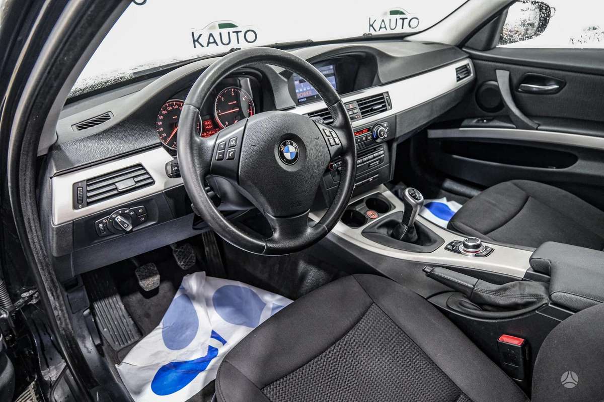 BMW 318 2009 — фото 5