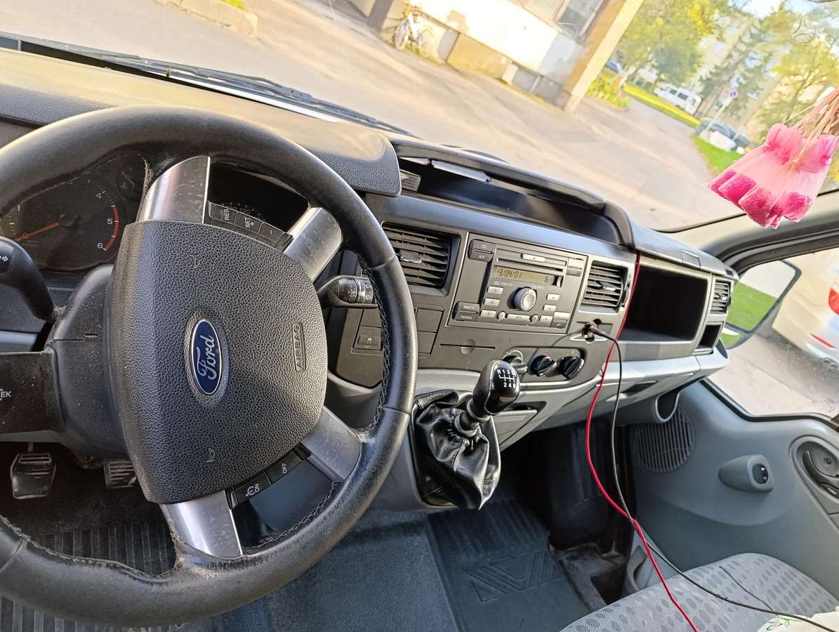 Ford Transit 2010 — photo 8