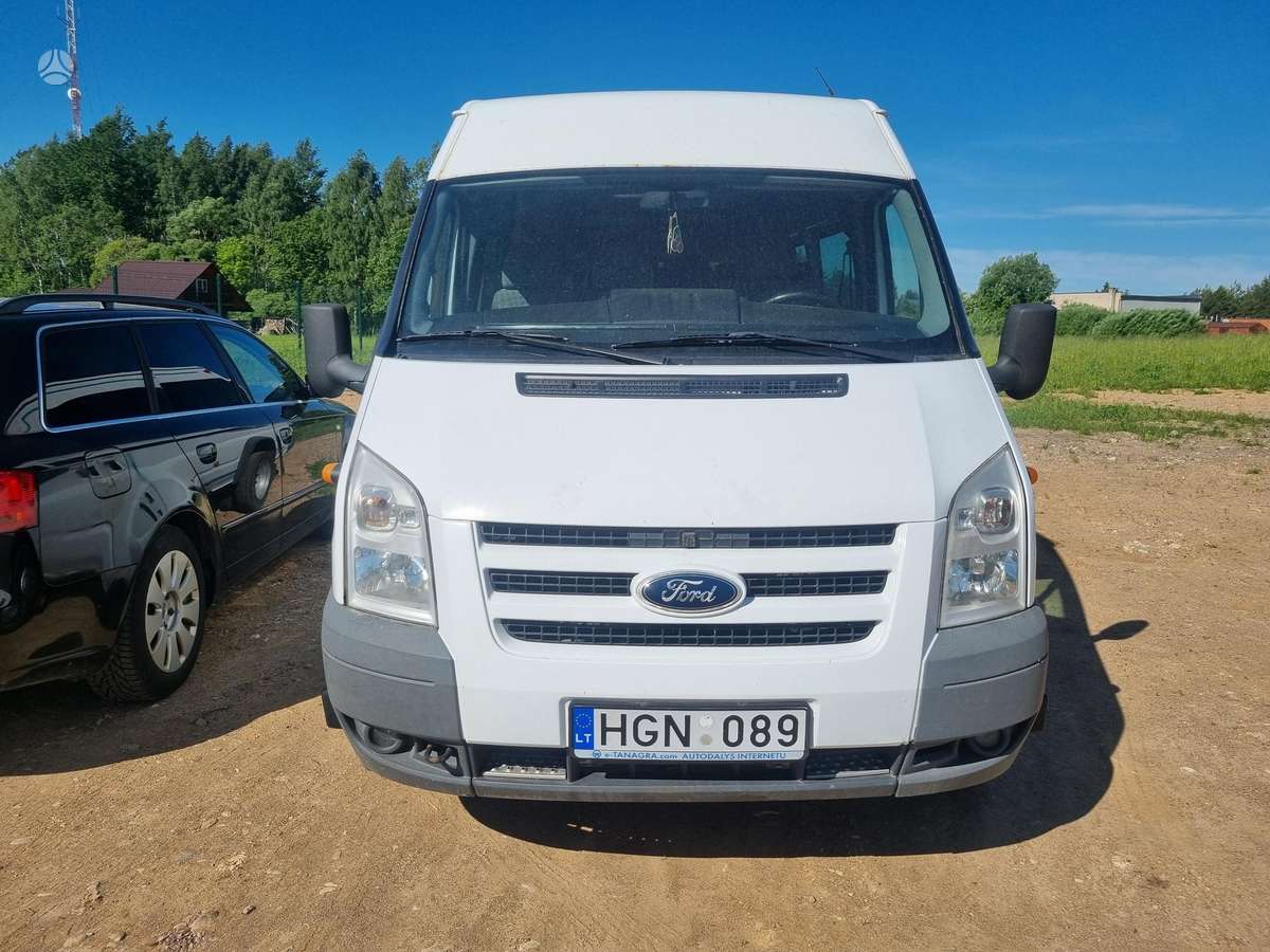 Ford Transit 2011 — rear view
