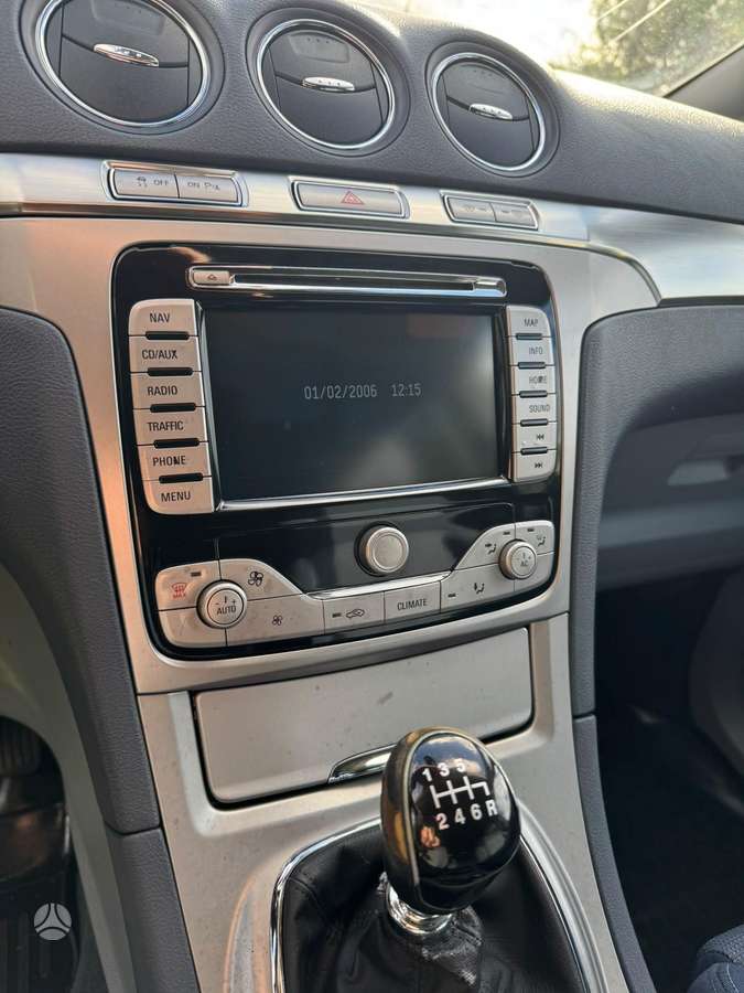 Ford S-MAX 2009 — photo 17
