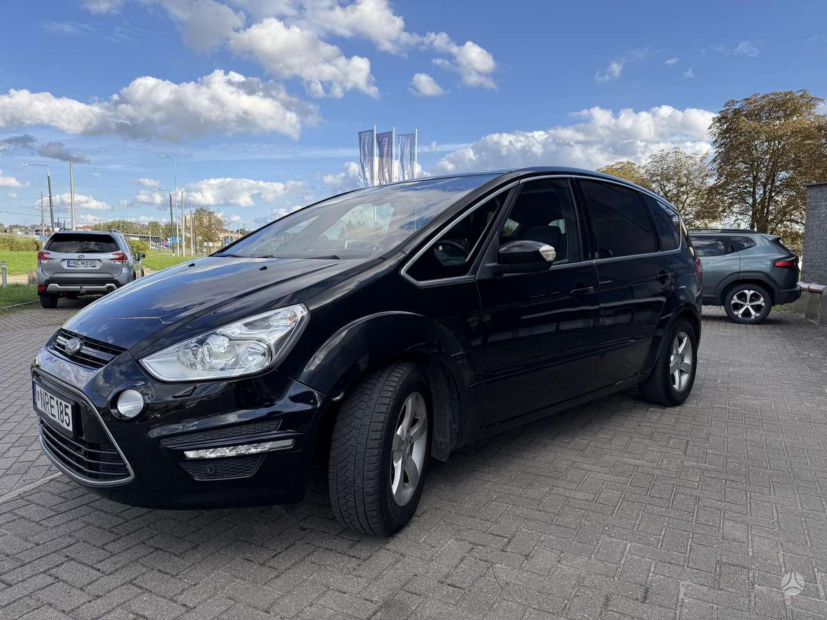 Ford S-MAX 2014 — rear view