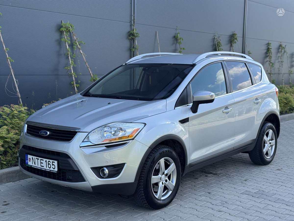 Ford Kuga 2012 — вигляд ззаду