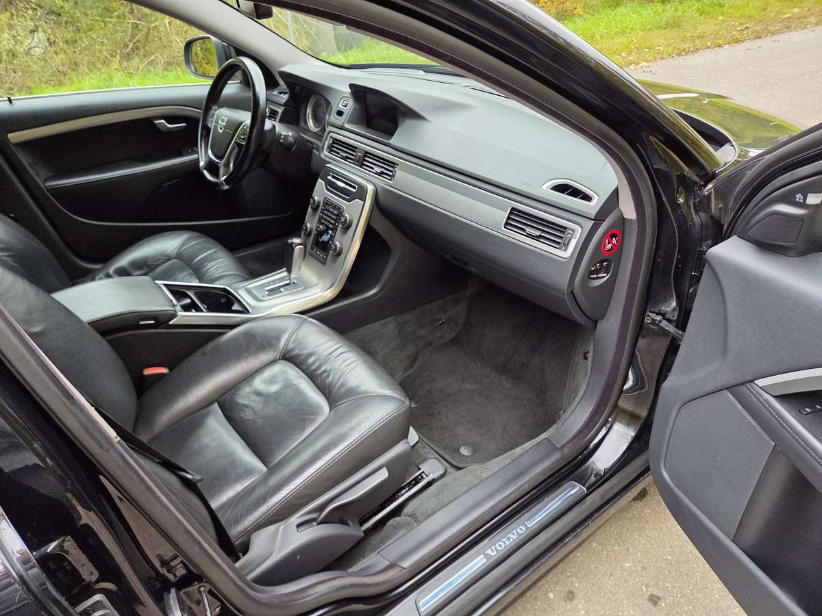 Volvo V70 2012 — photo 13