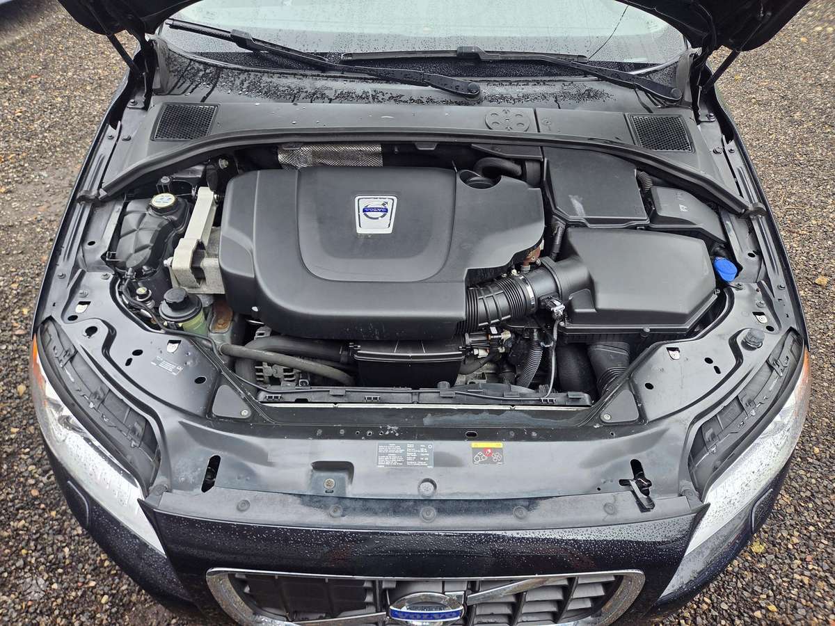 Volvo V70 2012 — photo 16