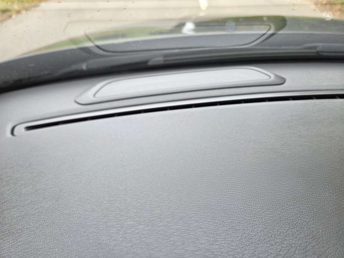 Volvo V70 2012 — photo 17