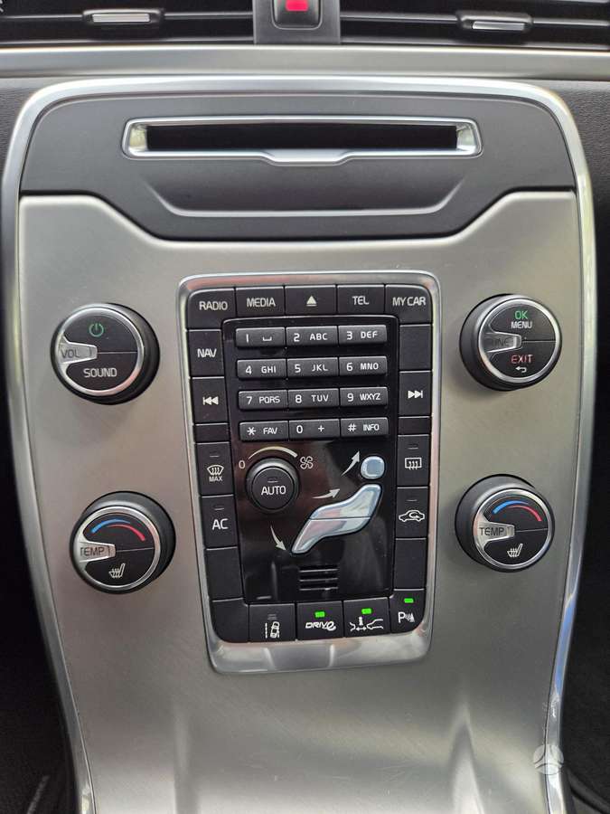 Volvo V70 2012 — photo 20