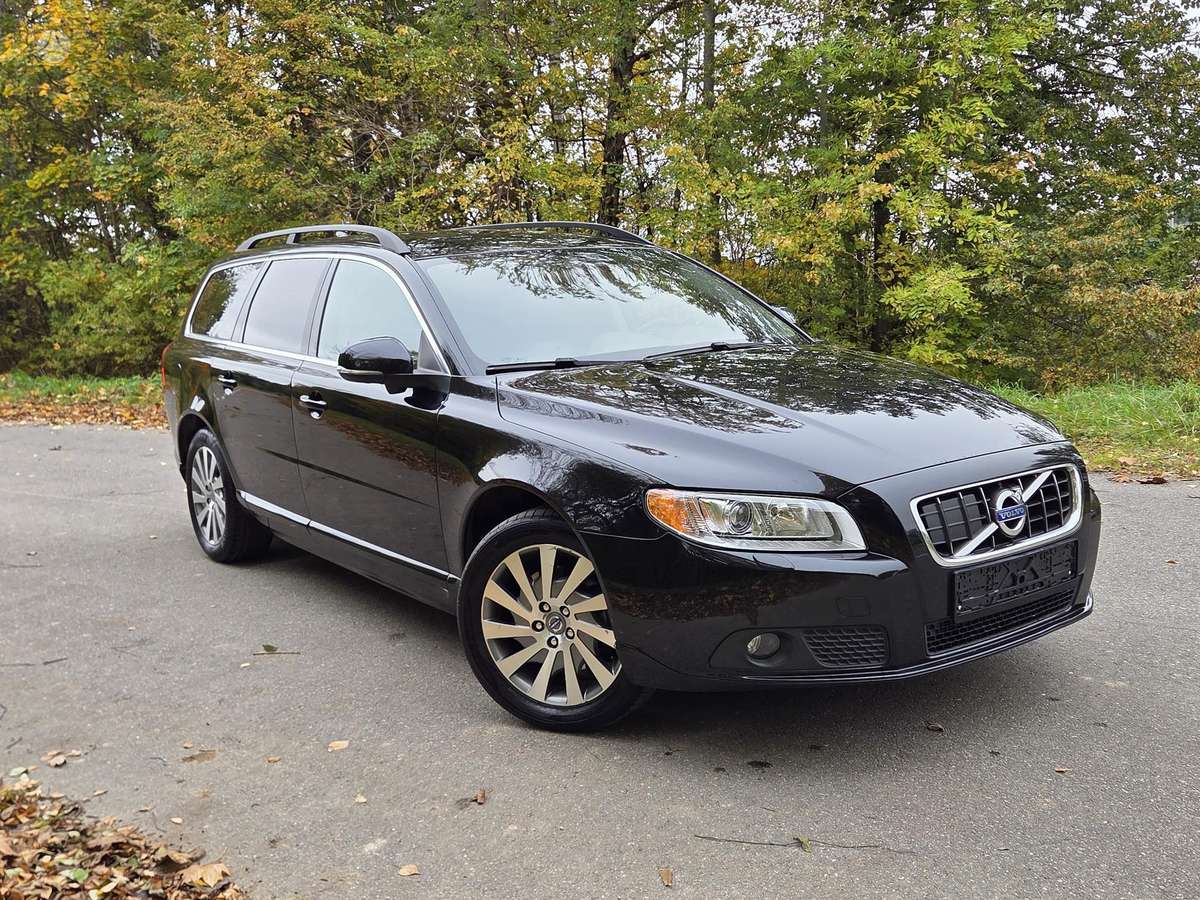 Volvo V70 2012 — interior