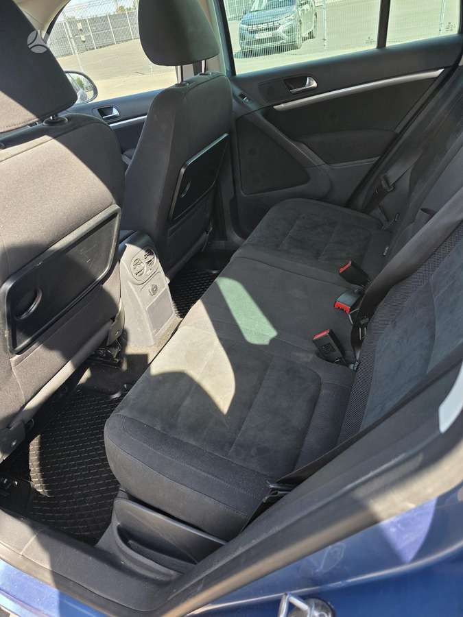 Volkswagen Tiguan 2011 — photo 24