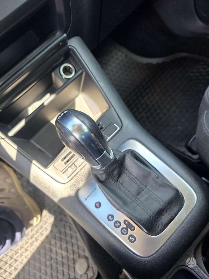 Volkswagen Tiguan 2011 — photo 27