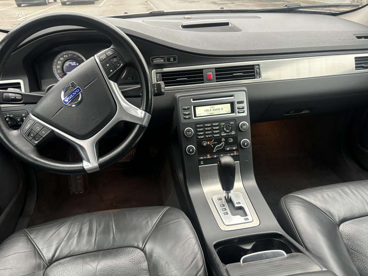 Volvo V70 2010 — photo 10