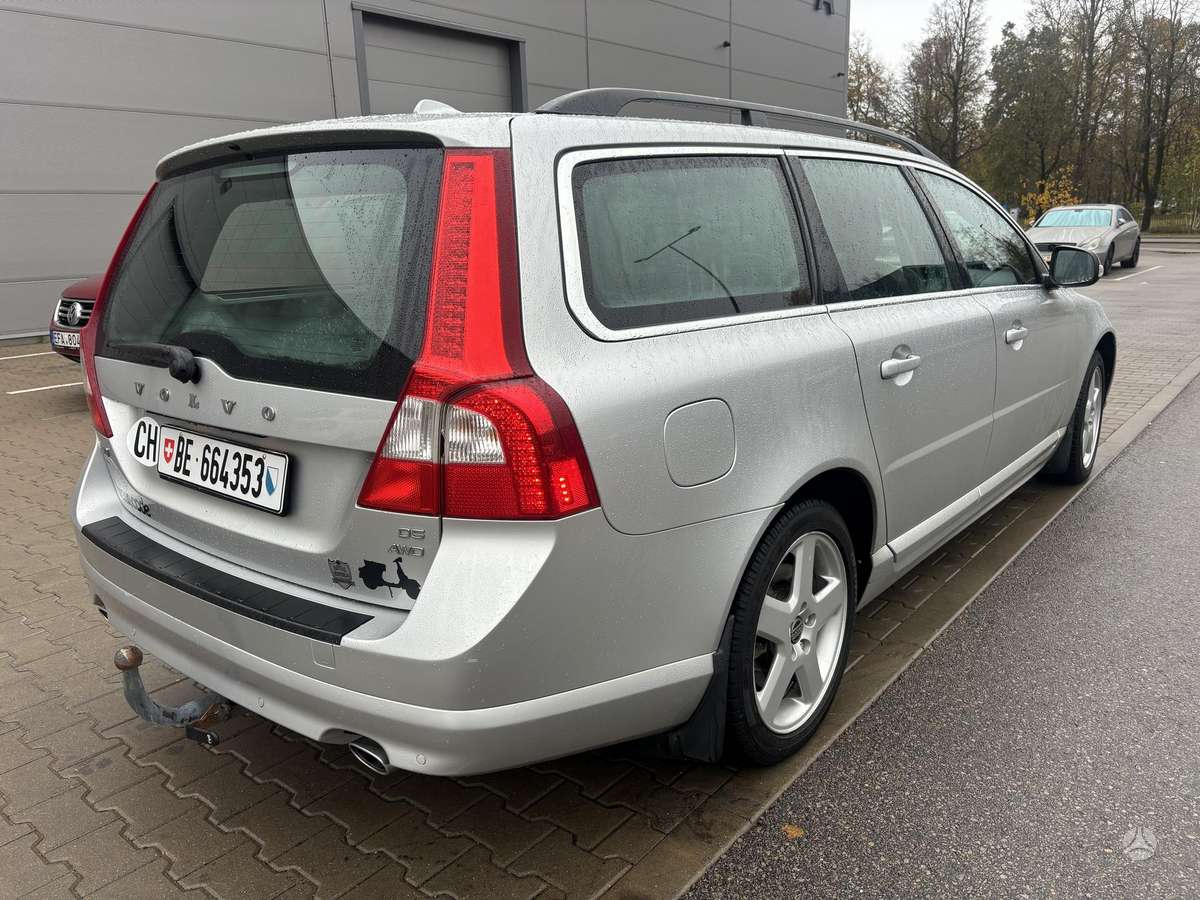 Volvo V70 2010 — photo 6
