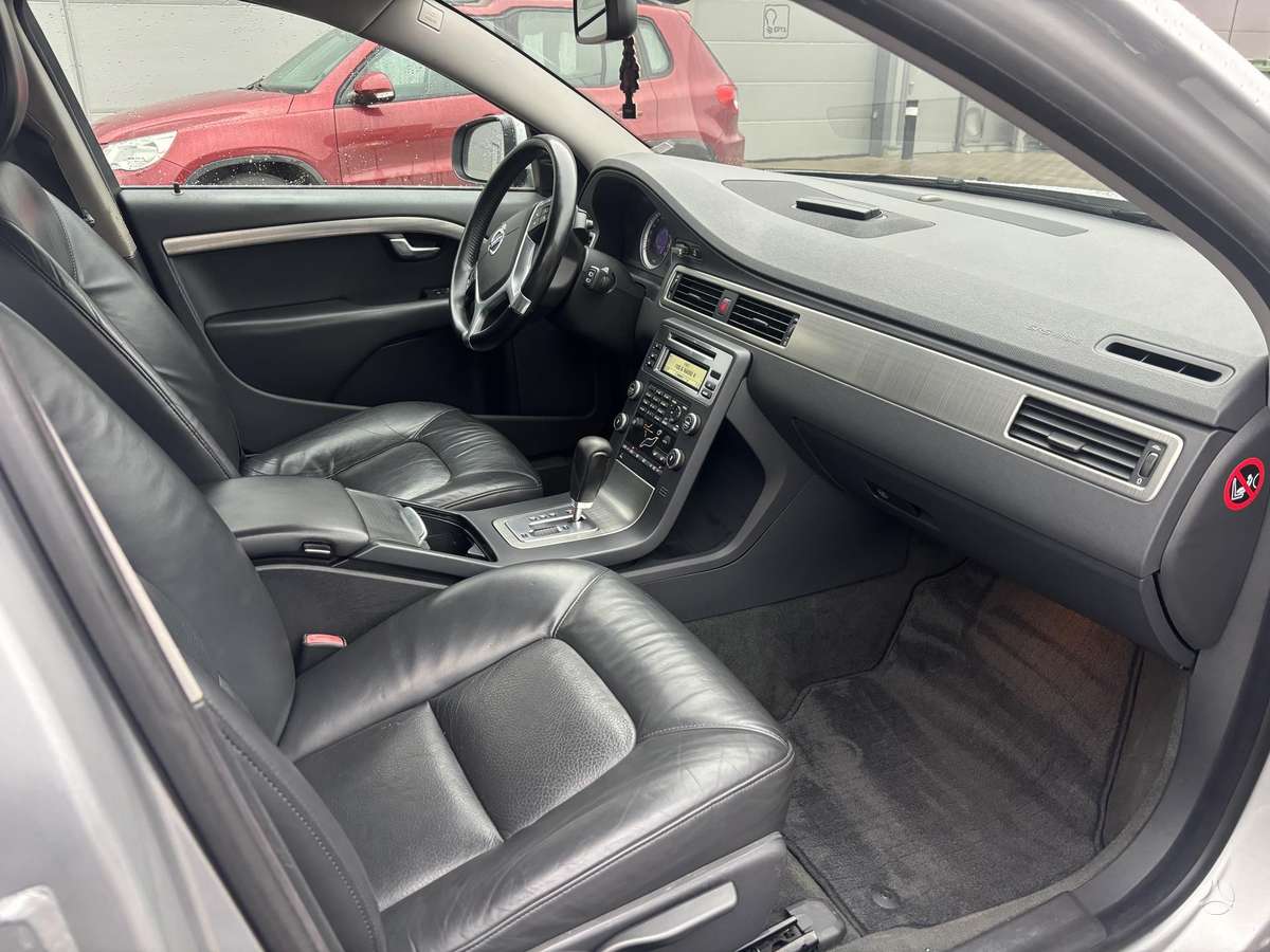 Volvo V70 2010 — photo 7