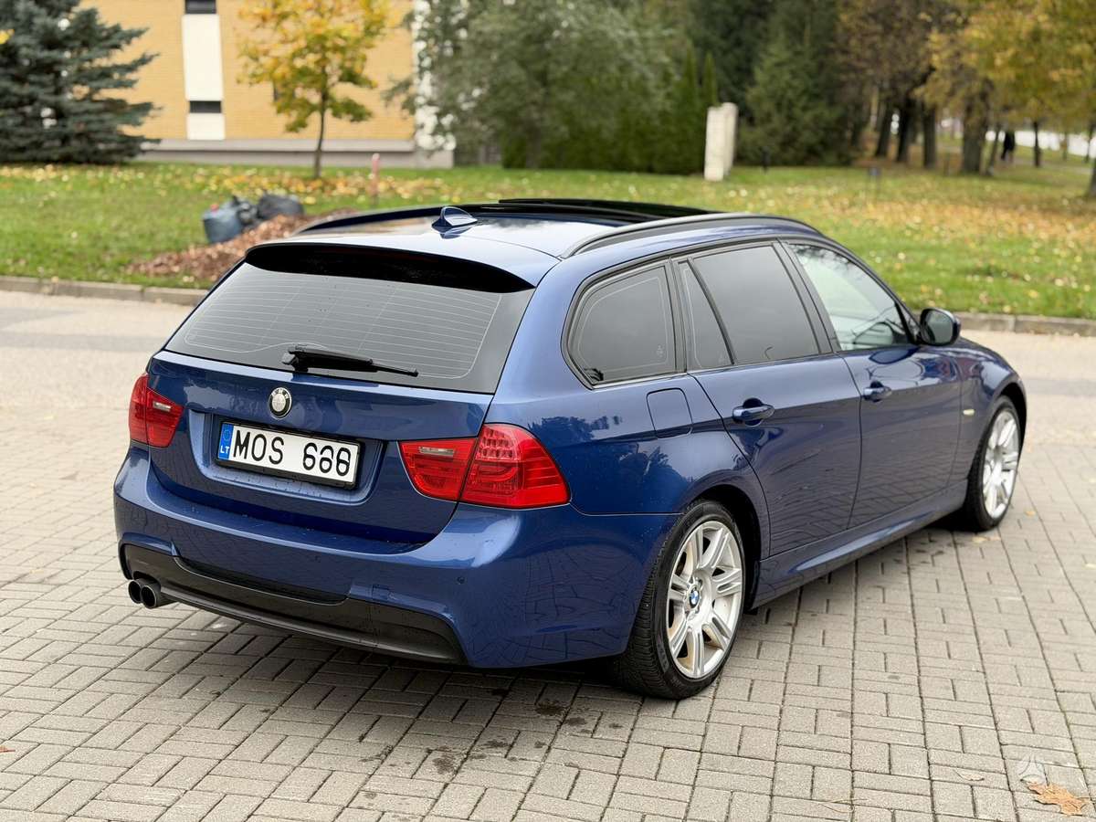 BMW 330 2010 — двигун 2993 cm³, 245 HP (180kW)