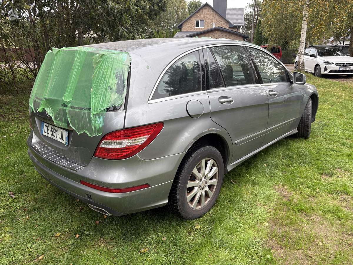 Mercedes-Benz R300 2012 — салон