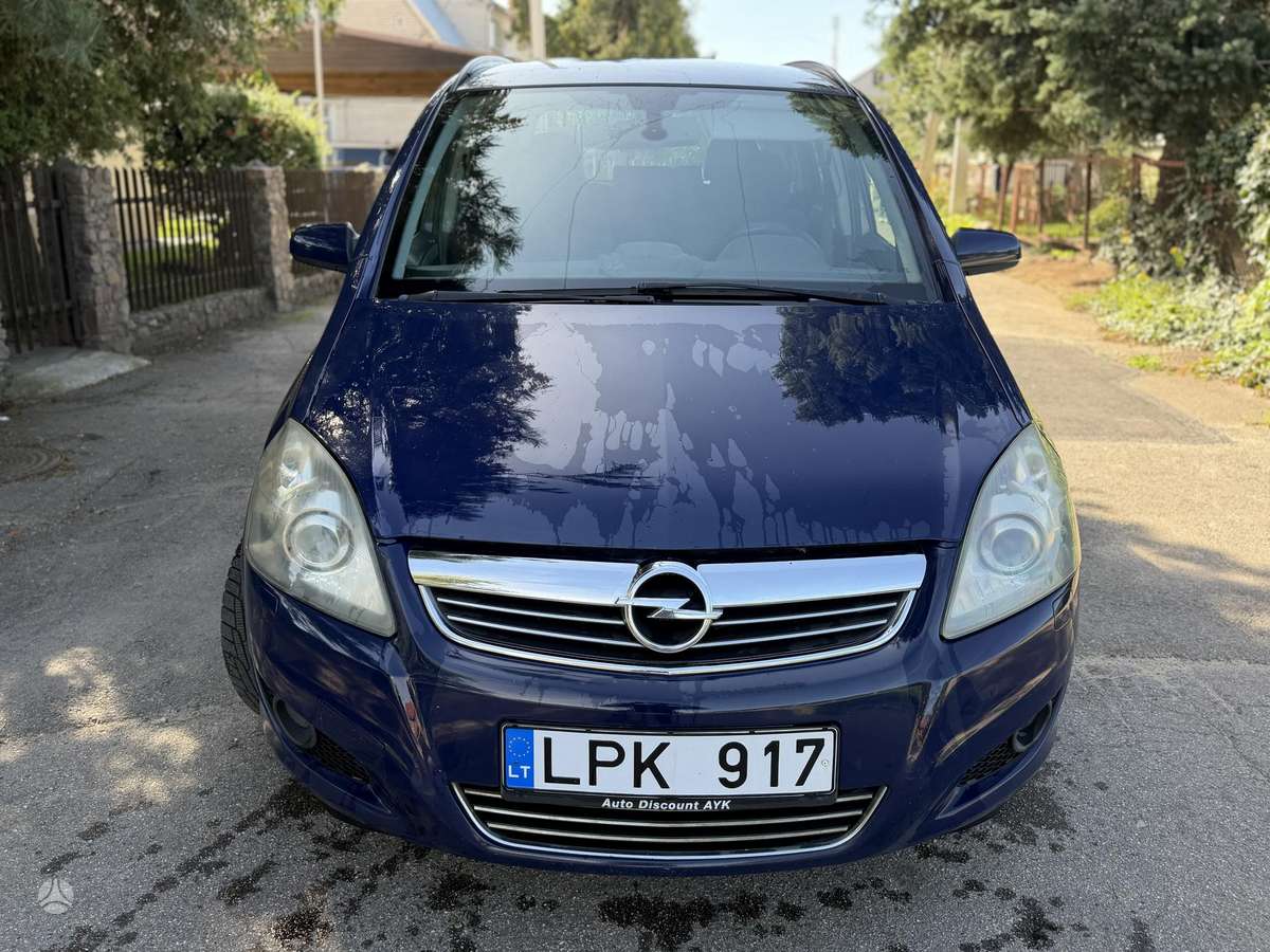 Opel Zafira 2008 — rear view