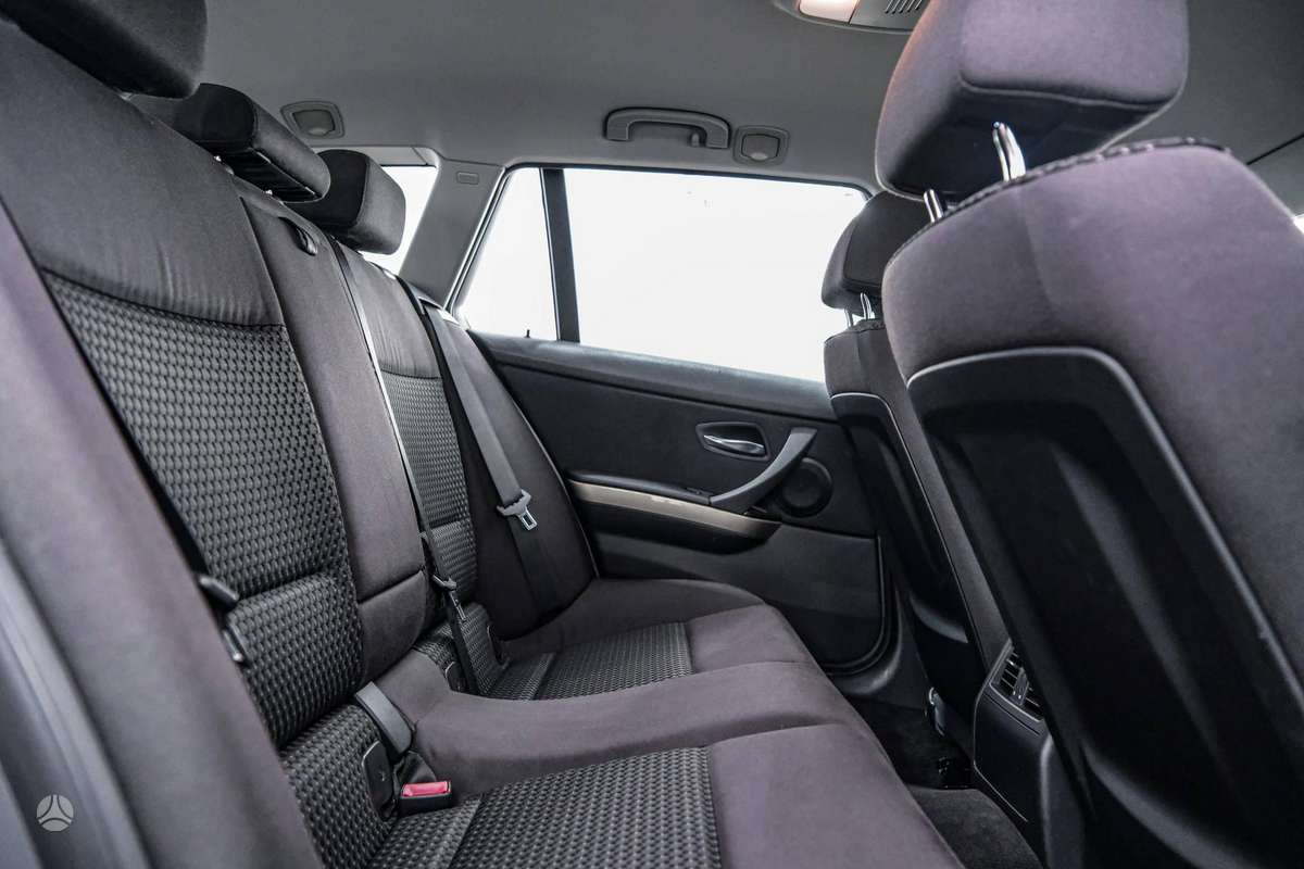 BMW 318 2012 — photo 10