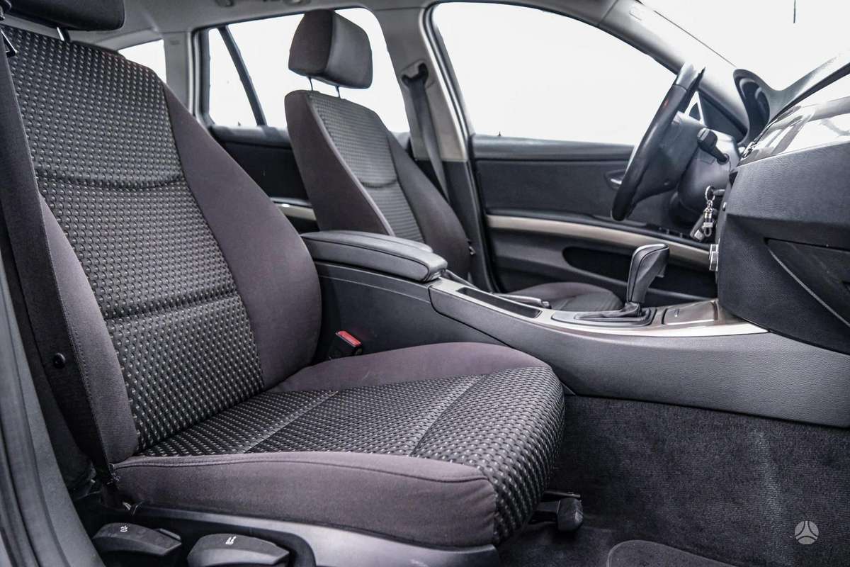 BMW 318 2012 — photo 12