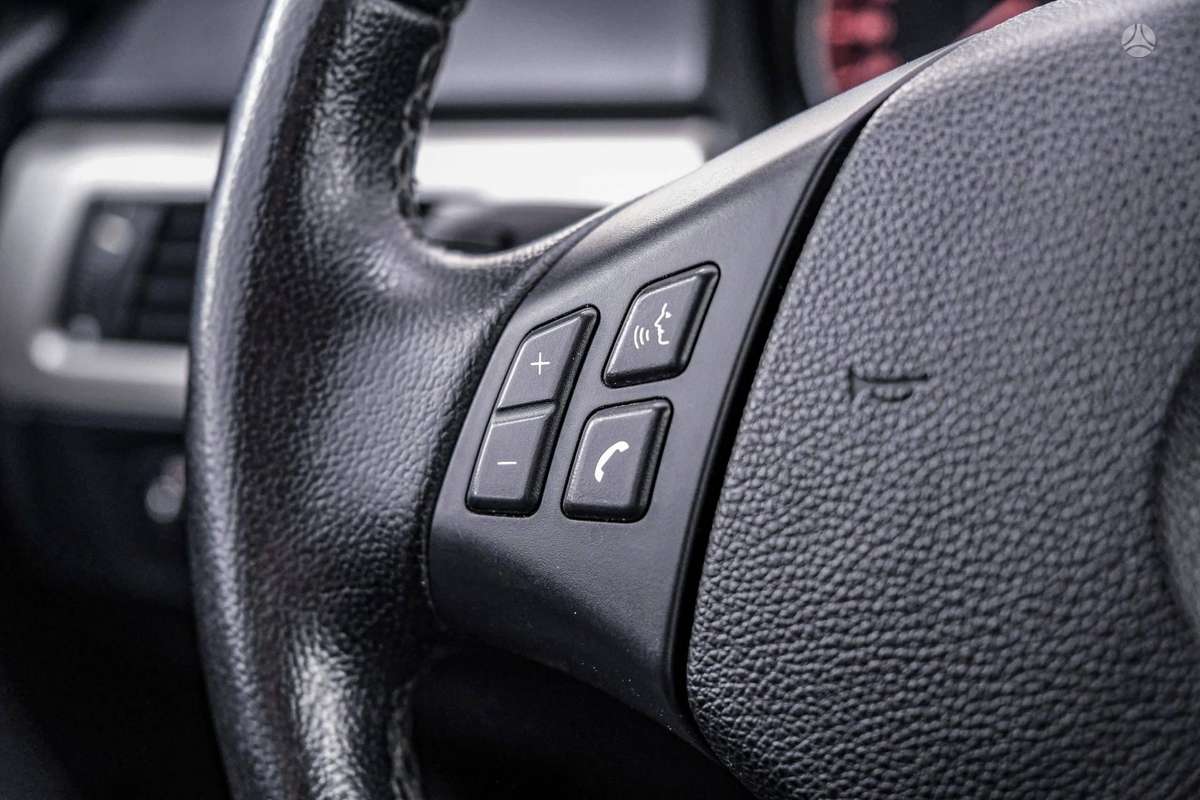 BMW 318 2012 — photo 14