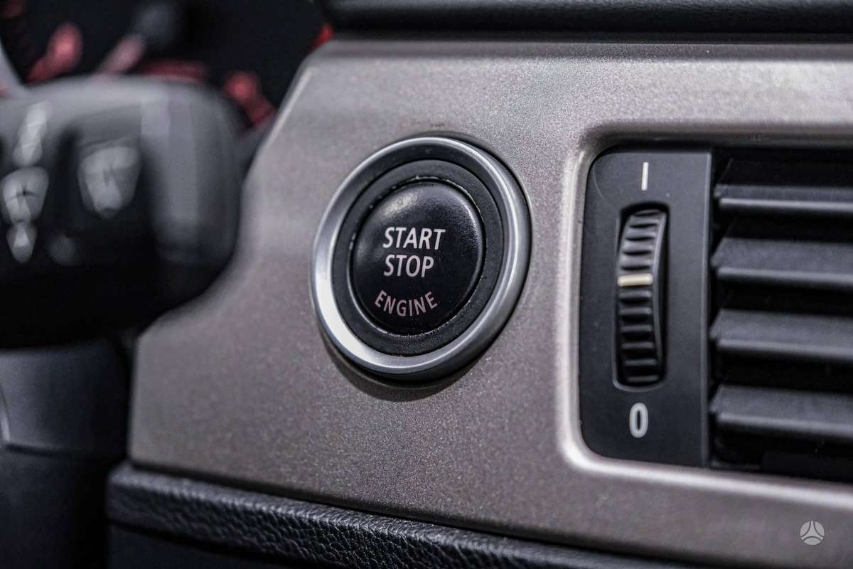 BMW 318 2012 — photo 16