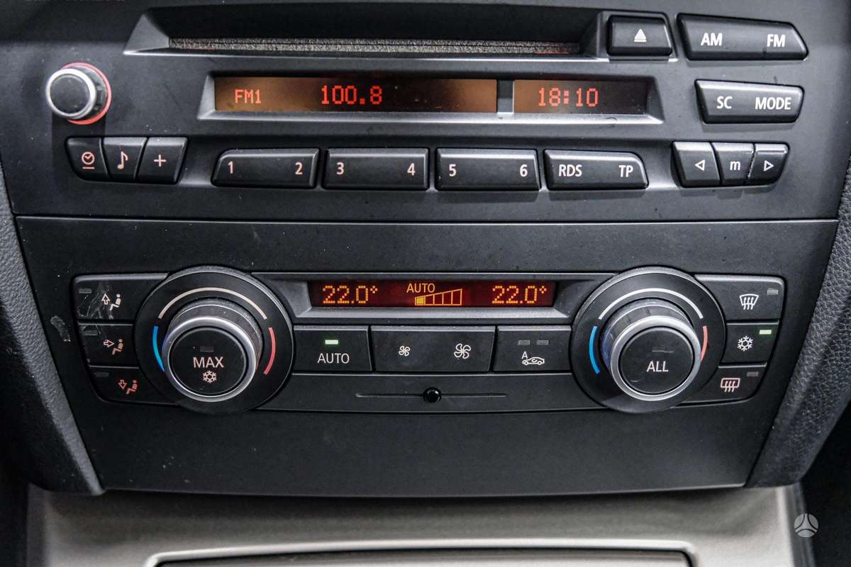 BMW 318 2012 — photo 17