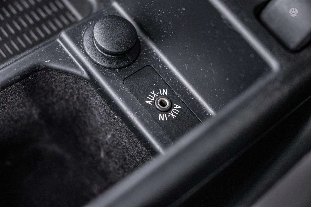 BMW 318 2012 — photo 18