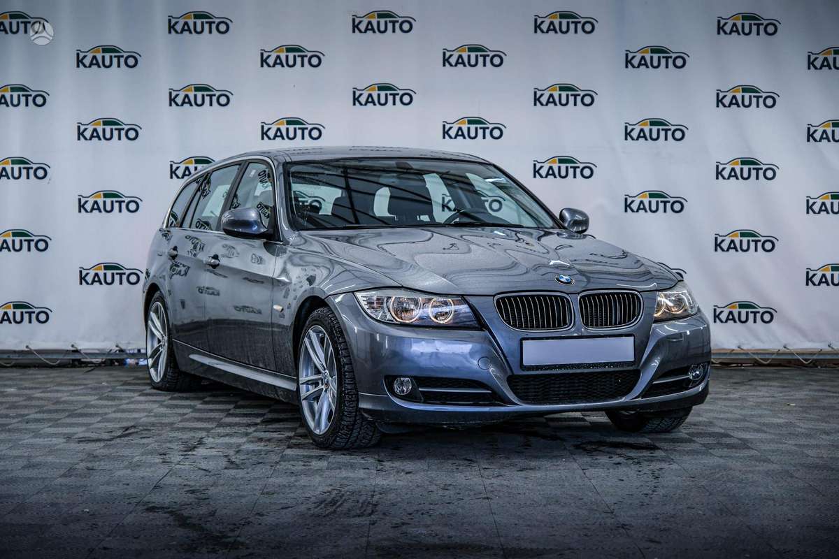 BMW 318 2012 — rear view