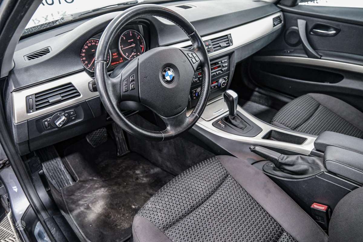 BMW 318 2012 — photo 5