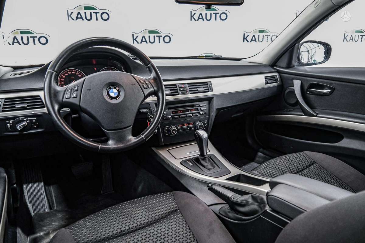 BMW 318 2012 — photo 7