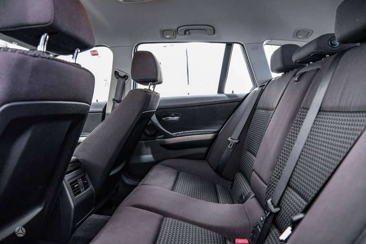 BMW 318 2012 — photo 9