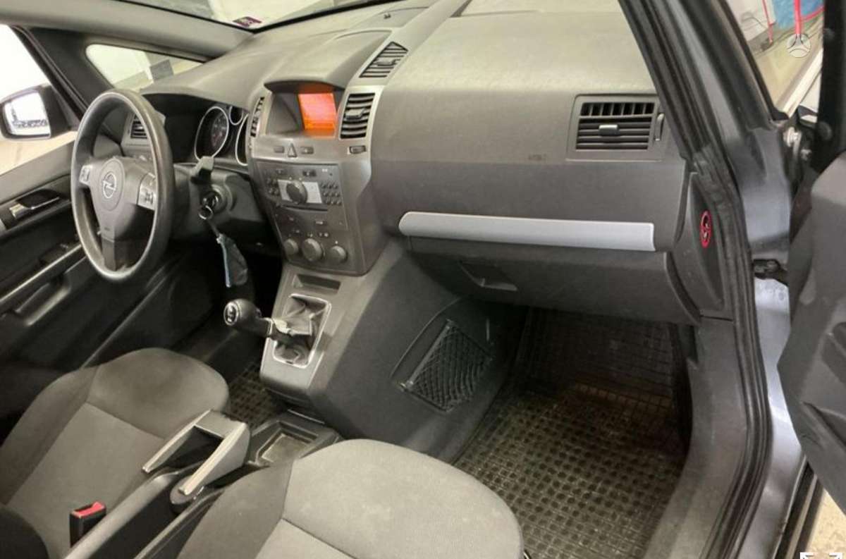 Opel Zafira 2007 — interior