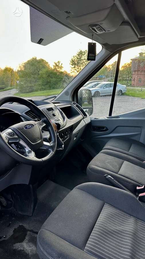 Ford Transit 2015 — вигляд ззаду