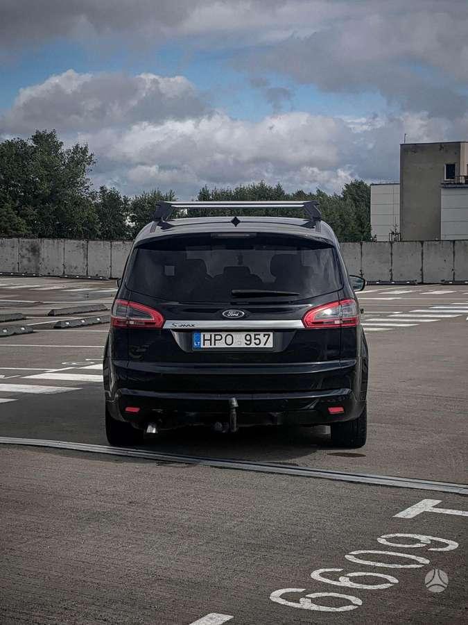 Ford S-MAX 2011 — photo 11