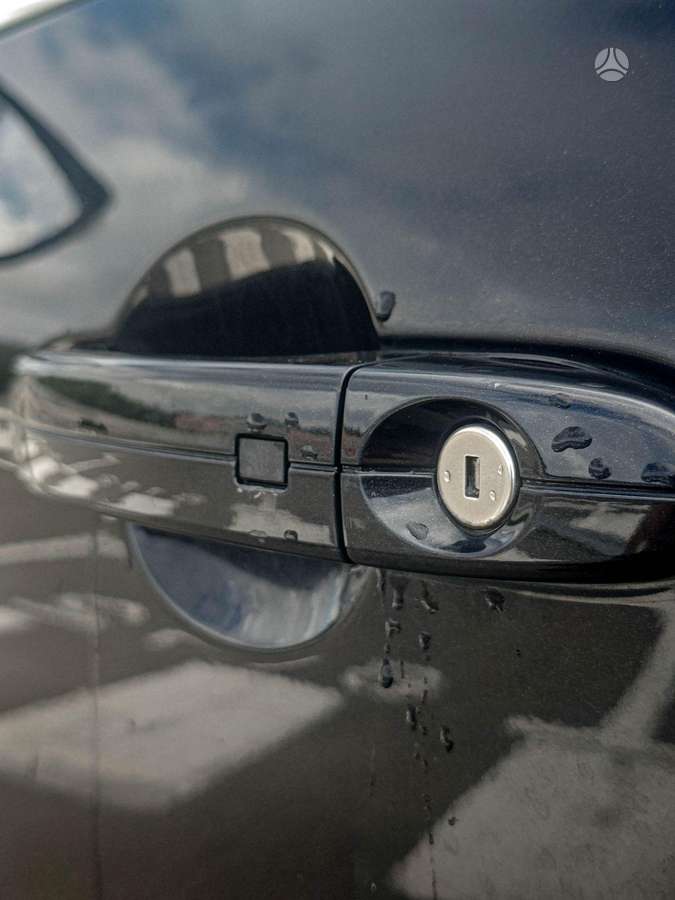 Ford S-MAX 2011 — photo 17