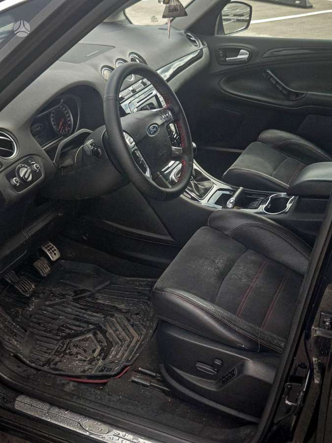 Ford S-MAX 2011 — photo 19