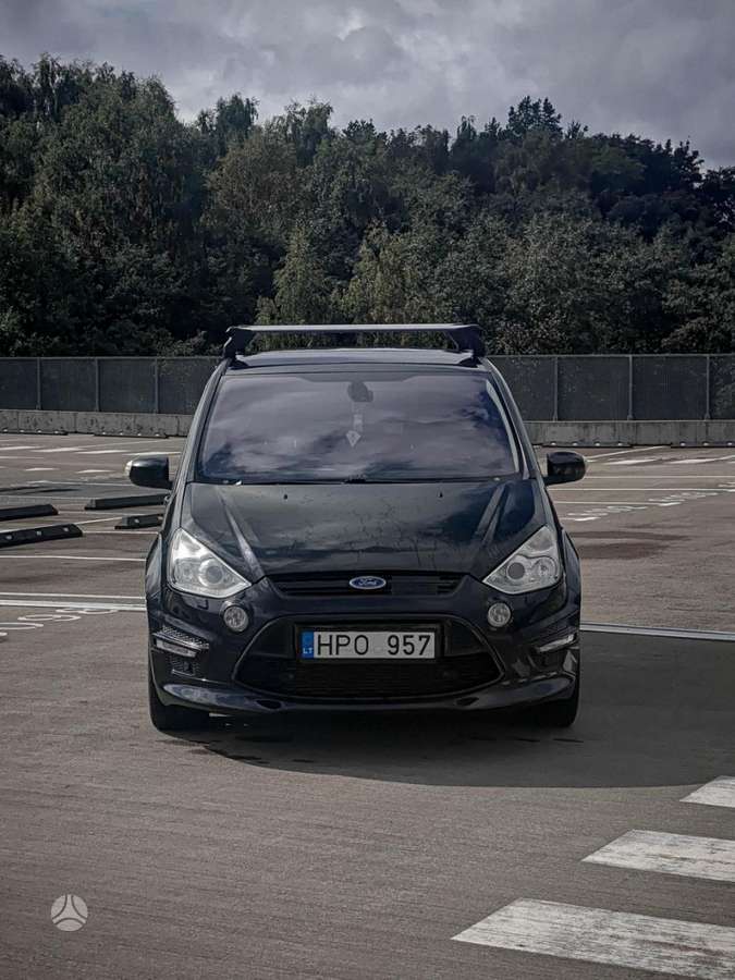 Ford S-MAX 2011 — rear view