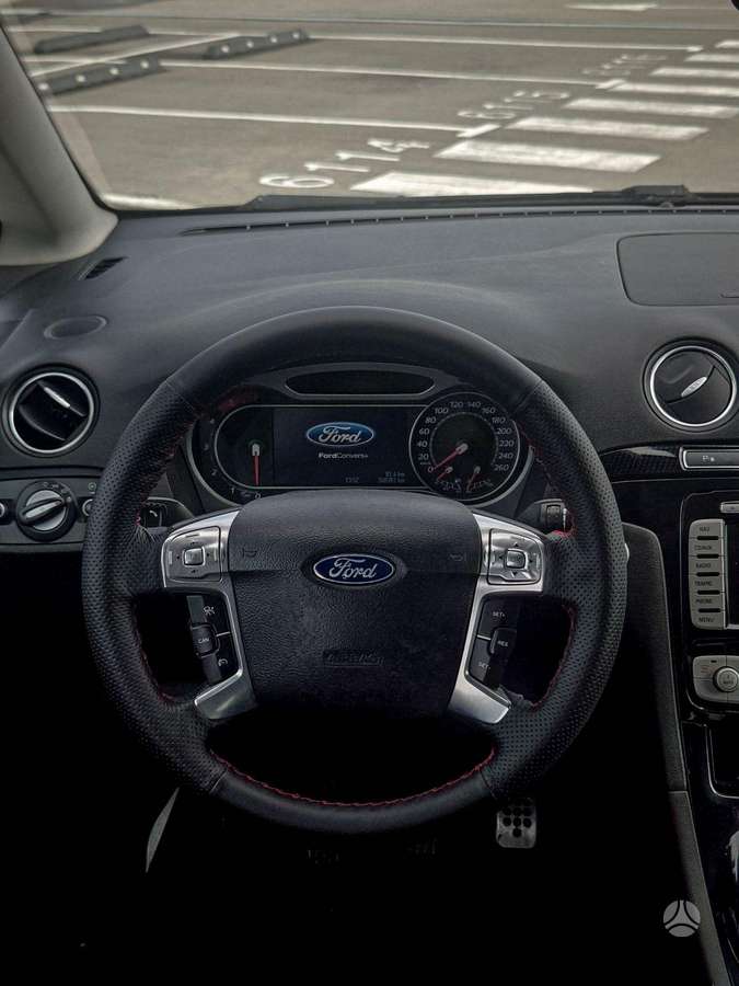 Ford S-MAX 2011 — photo 21